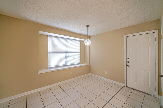 Building Photo - 1815 Ripple Creek Dr