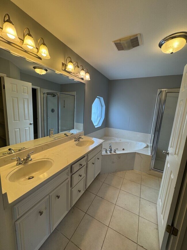 Building Photo - Gorgeous South Shreveport 3 Bedroom