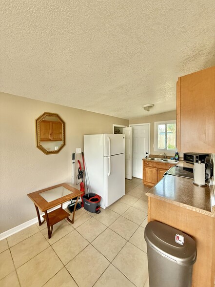 Building Photo - 12086 105th St