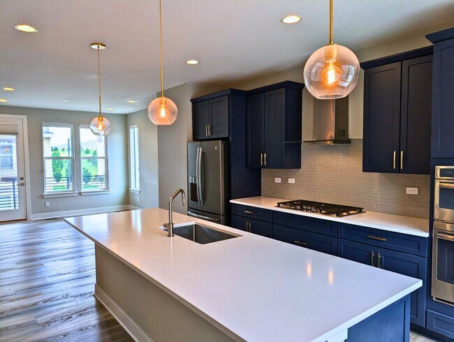 Building Photo - Beautiful 2 Bed + Office + 2.5 Bath home i...