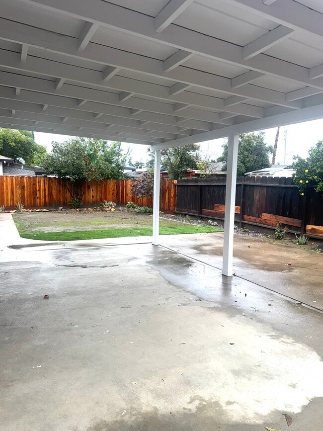 Building Photo - 4548 N Meridian Ave