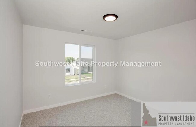 Building Photo - 8140 E Sunray Dr