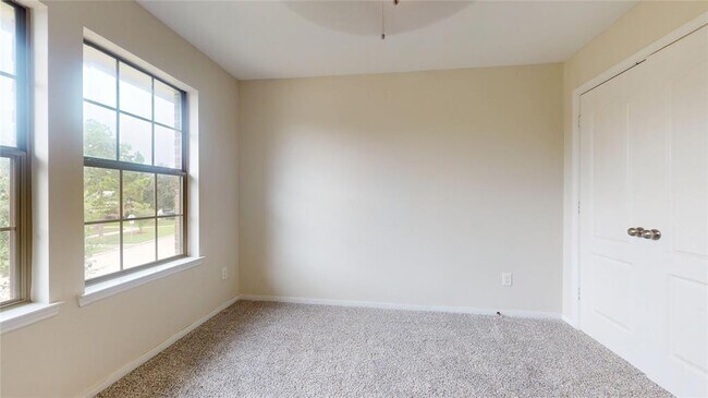 Building Photo - 26503 Forest Pine Ln
