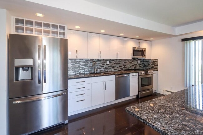 Building Photo - 223 Chestnut Ave