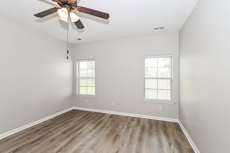 Building Photo - 6092 Vera Ln