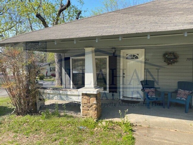 Building Photo - NLR 1 Bedroom Duplex