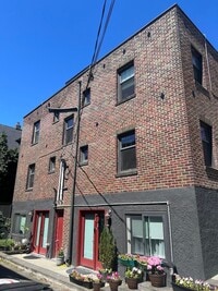Building Photo - 571 Valley St