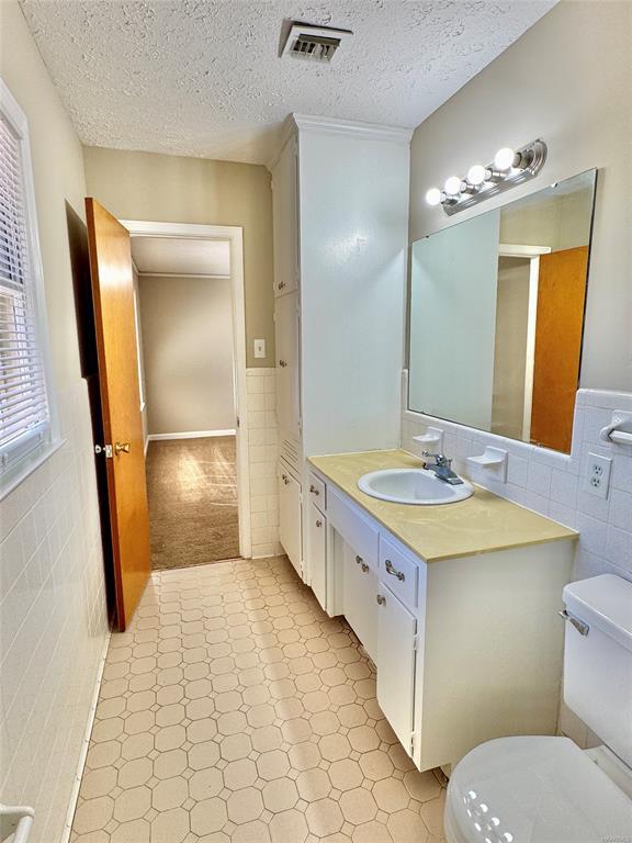 Building Photo - 761 Forestdale Dr