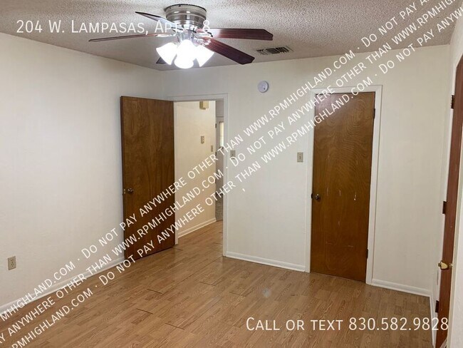 Building Photo - 204 W. Lampasas, Apt.-8