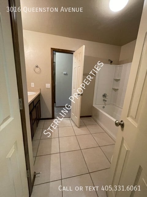 Building Photo - 3016 Queenston Ave