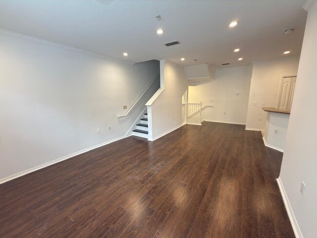 Building Photo - 6123 Metrowest Blvd