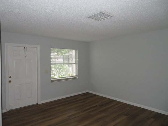 Building Photo - 421 S J St