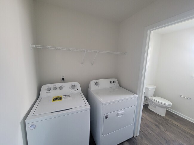 Building Photo - 114 Clear Creek Ln