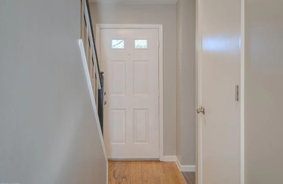 Building Photo - 812 Cambridge Rd