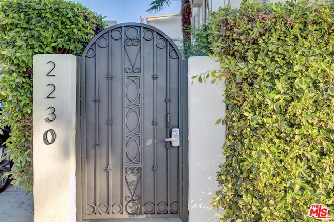 Building Photo - 2230 Redondo Blvd