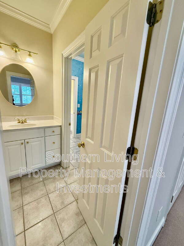 Building Photo - 1806 Asbury Hall Ct