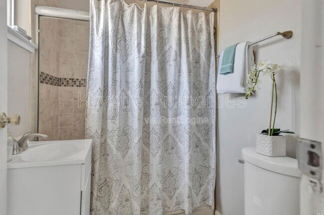 Building Photo - 380 Pepper Dr