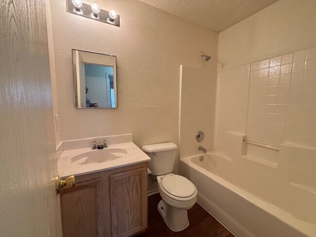 Building Photo - 1 Story Home in Crowlley with Community Pool