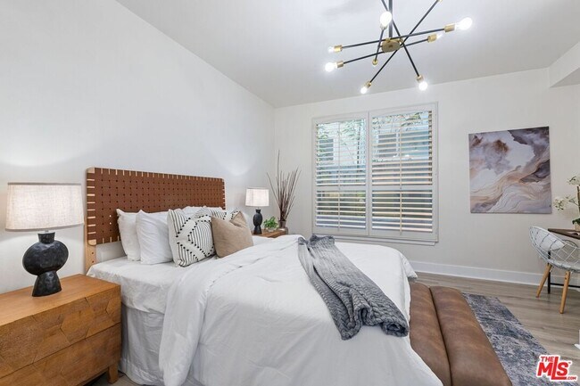 Building Photo - 2240 S Beverly Glen Blvd