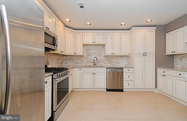 Building Photo - 6 Kanon Ct