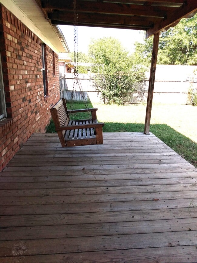 Building Photo - 2140 Cedar Oaks Dr