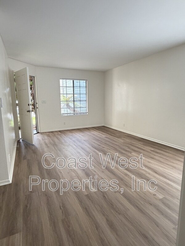 Building Photo - 382 Acacia Ave