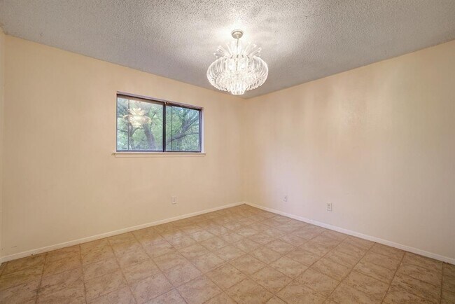 Building Photo - 10509 Doering Ln