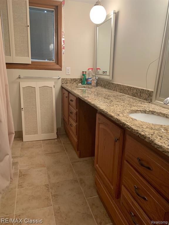 Building Photo - 43056 Devon Ln