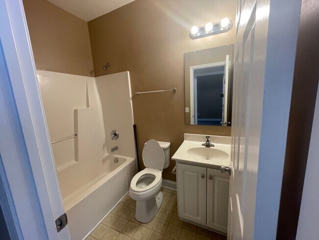 Building Photo - 375 Lullwater Dr