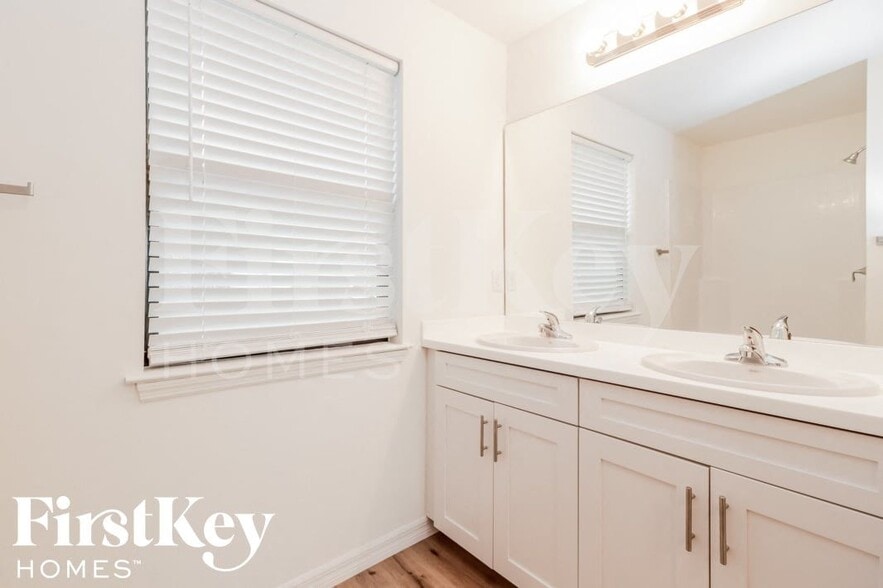 Building Photo - 3919 2nd St SW