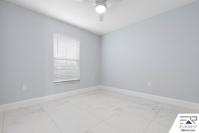 Building Photo - 10 Llovera Pl