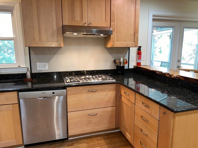 Building Photo - 727 Banks Terrace SE