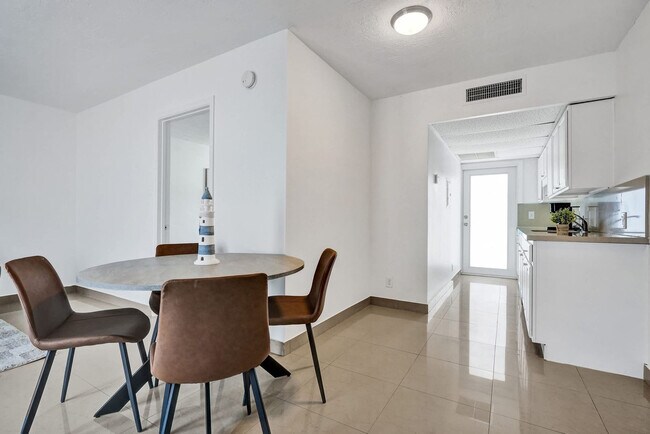 Building Photo - 905 N Federal Hwy