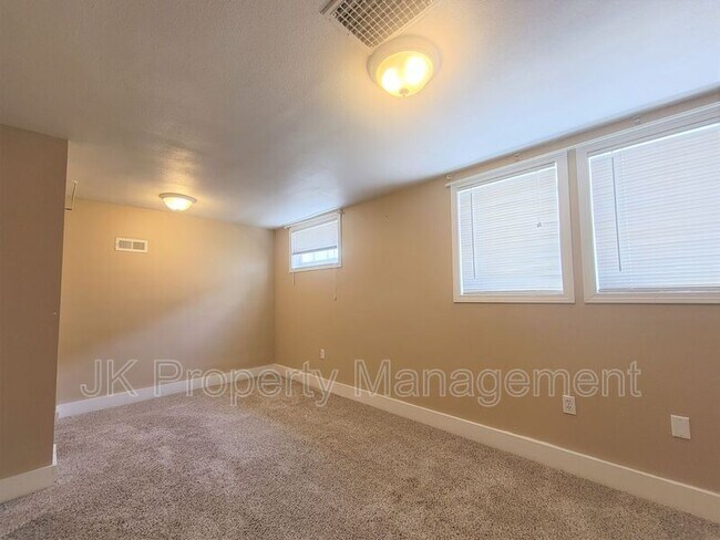 Building Photo - 2118 1st Ave N