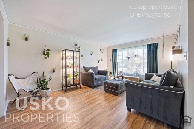 Building Photo - 8844 Garden Glen Way