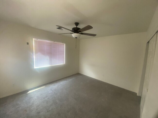 Building Photo - Corner Lot