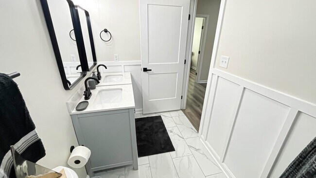 Building Photo - 2813 Mead Rd