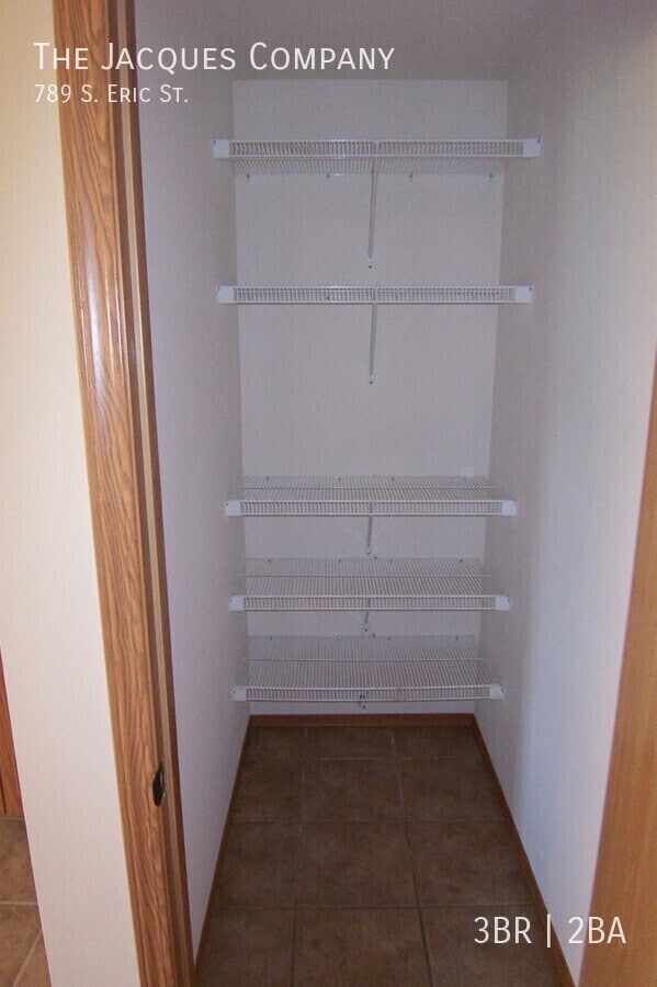 Building Photo - 789 S Eric St