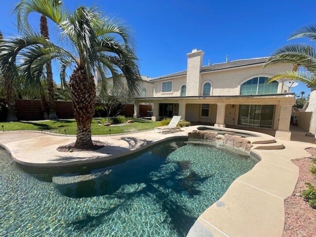 Building Photo - FANTASTIC SPACIOUS HOME LOCATED IN GATED C...