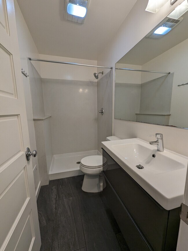 Building Photo - 678 Aileen St