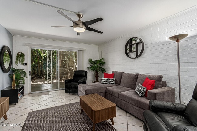 Building Photo - 6824 E 2nd St