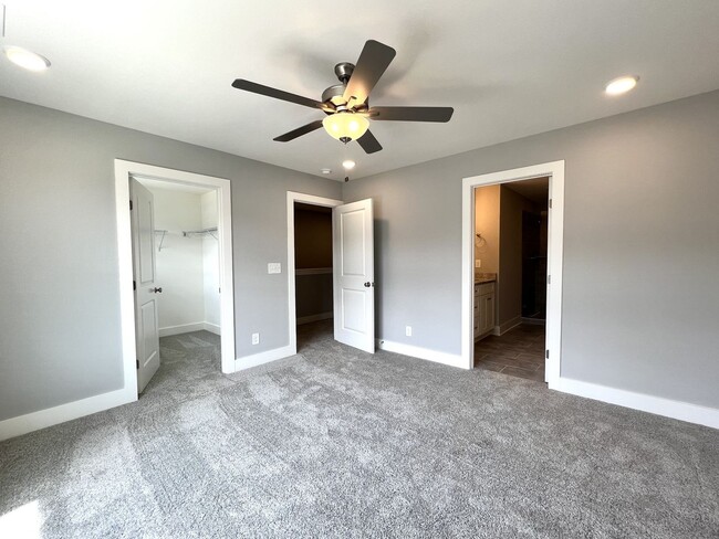 Building Photo - LUXURIOUS TOWNHOME ON THE WEST SIDE OF LEB...