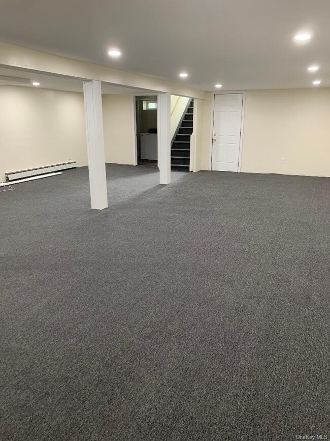 Building Photo - 402 Leslie Ln