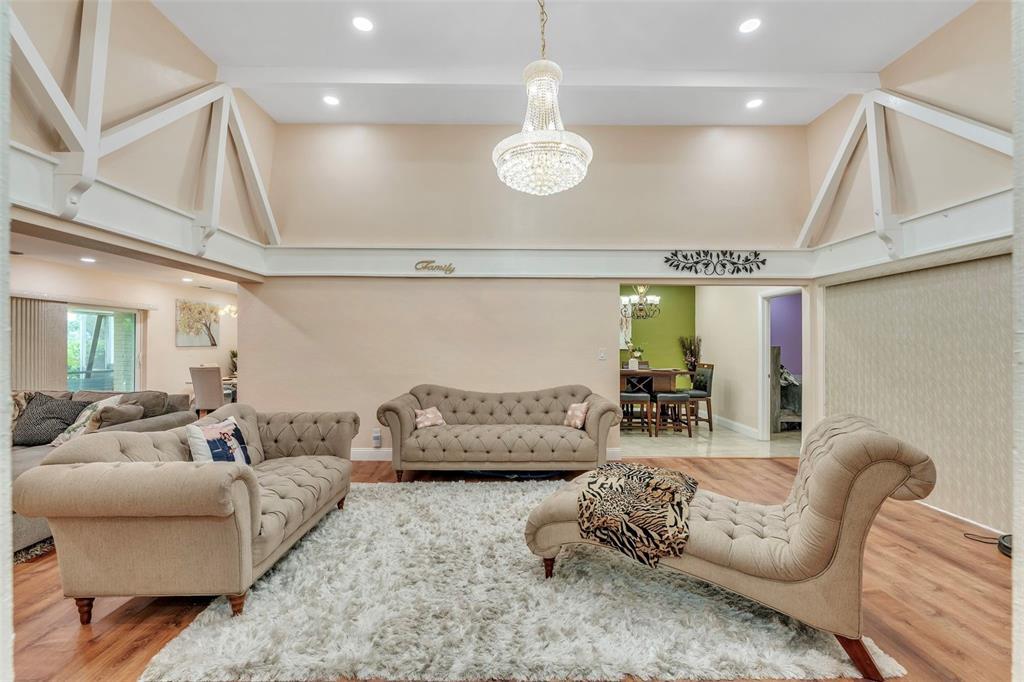 Building Photo - 5706 S Travelers Palm Ln