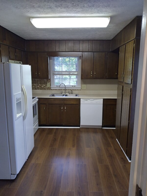 Building Photo - 3780 Dora Dr SE