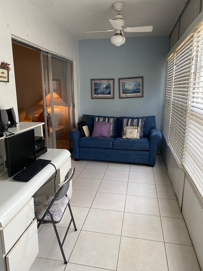 Building Photo - 2121 NE 42nd Ct