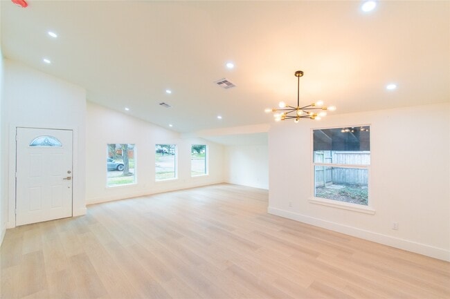 Building Photo - 15411 Sierra Valle Dr