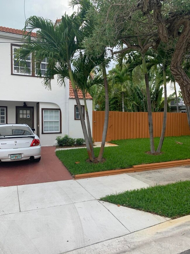 Primary Photo - 2607 Spruce Ave