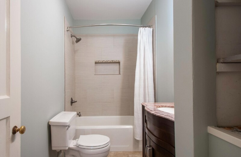 Building Photo - 947 Cahal Ave