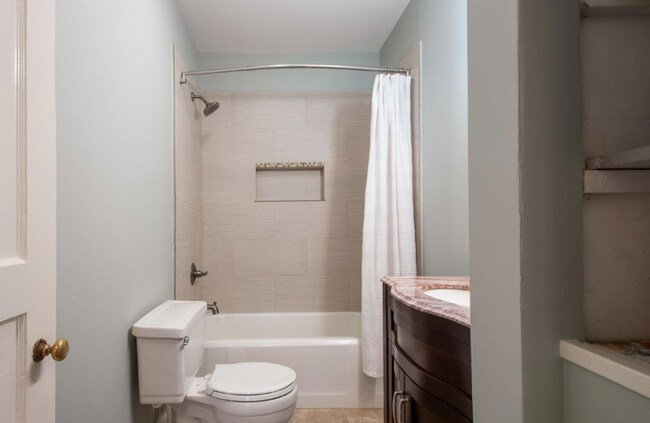 Building Photo - 947 Cahal Ave